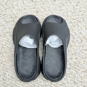 Pretty little thing Black Cut Out Rubber Ribbed‎ Sole Slides Sz 6